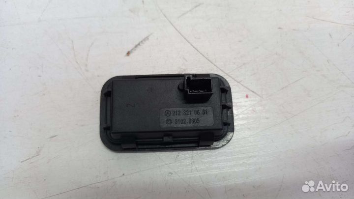 Кнопка открывания багажника Mercedes Benz