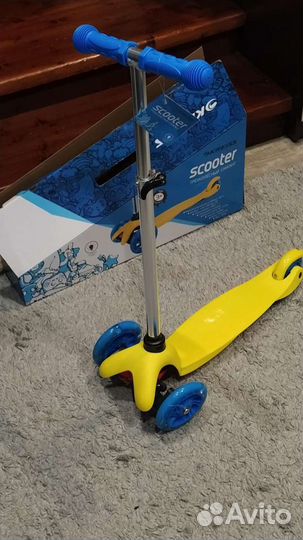 Новый самокат, со светящимися колёсами