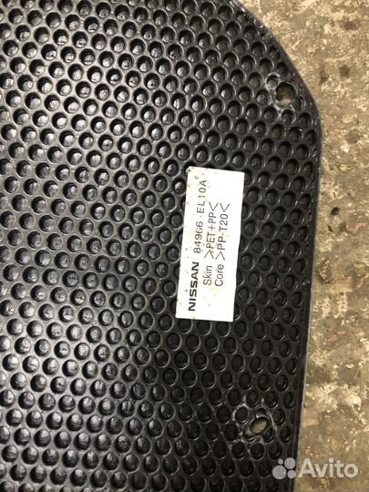 Обшивка крышки багажника Nissan Tiida 1