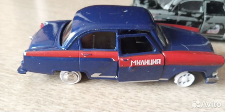 Модель автомобиля Волга 21 (1 : 43 )