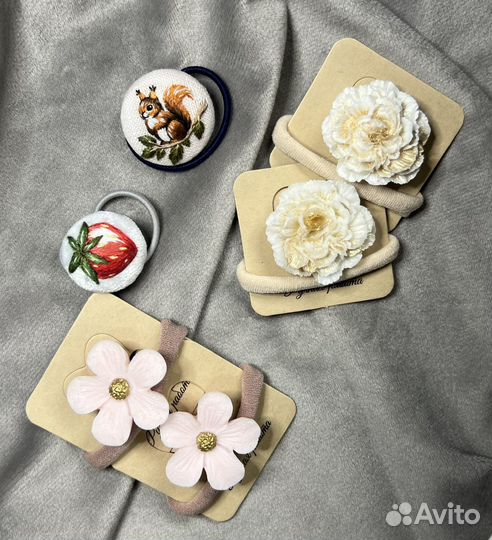 Заколки с вышивкой ручной работы