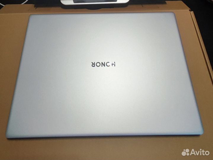 Honor magicbook X16 pro 16/512 Ryzen 7 7840HS