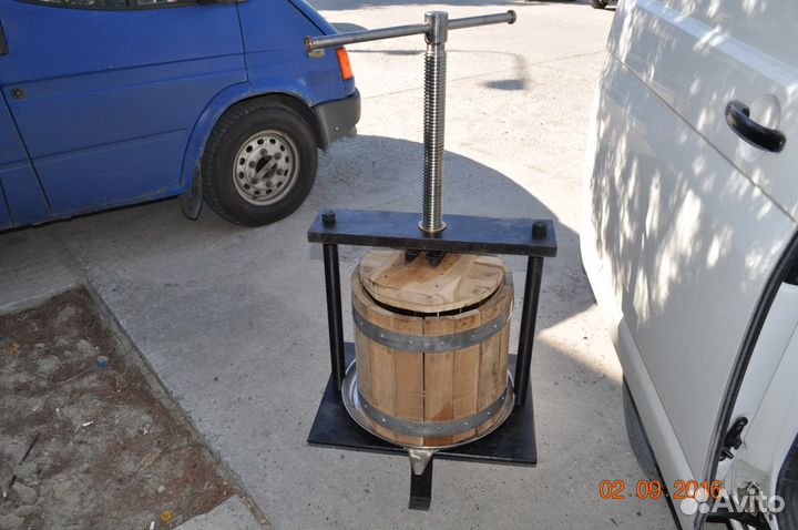 Пресс для выжимки винограда, других фруктов