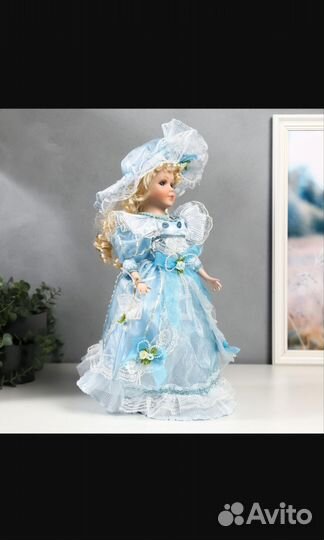 Кукла фарфоровая