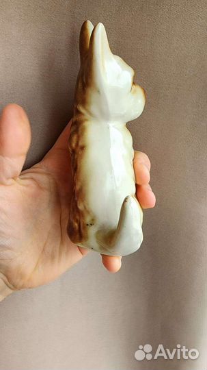 Фарфоровая статуэтка 