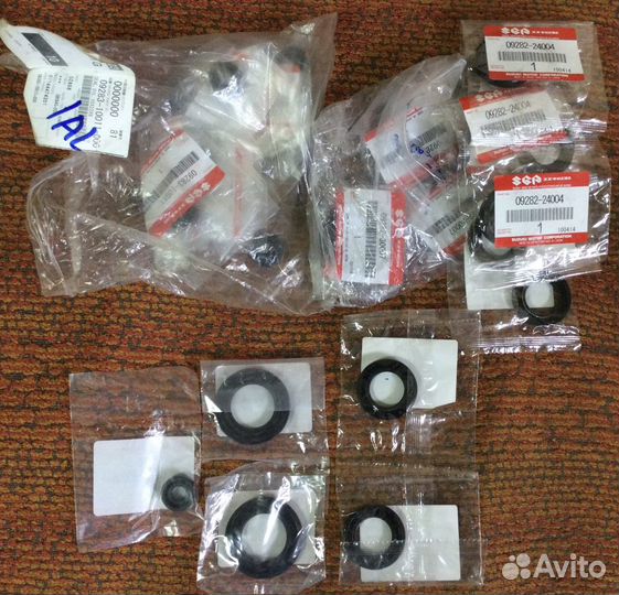 Комплект сальников редуктора Suzuki DF100-DF140A