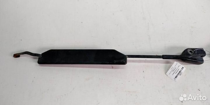 Поводок стеклоочистителя переднего Audi 100 С3 83