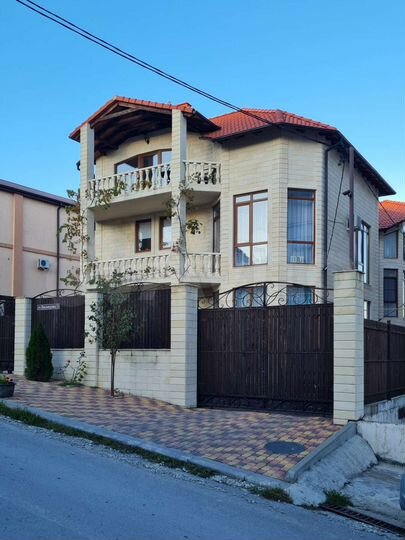 Дом 252 м² на участке 3 сот.