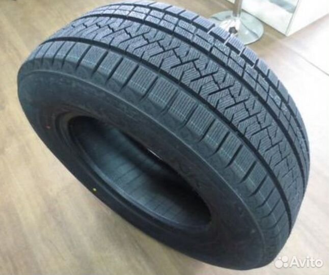 Triangle Trin PL02 245/40 R19 97VR