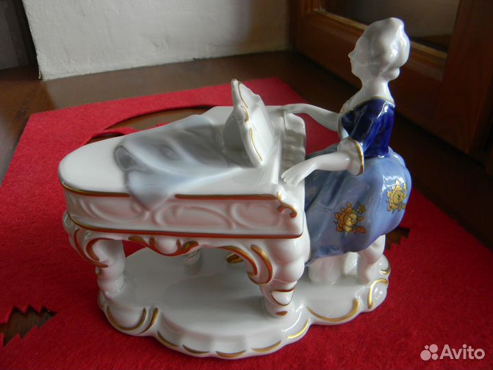 Статуэтка фарфоровая Германия