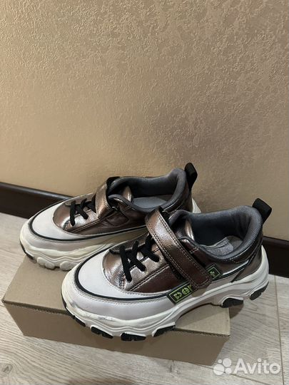 Кроссовки для девочки