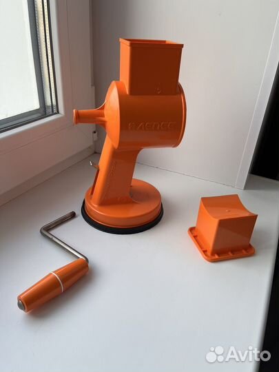 Терка-овощерезка ручная роторная с ручкой