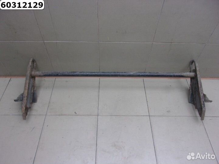 Балка буксировочного крюка Pajero Montero