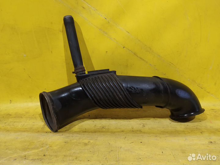 Патрубок воздушного фильтра Audi Q7 VW Touareg