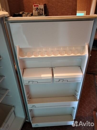 Холодильник Бирюса