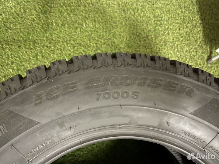 Bridgestone Ice Cruiser 7000S 205/50 R17 93T