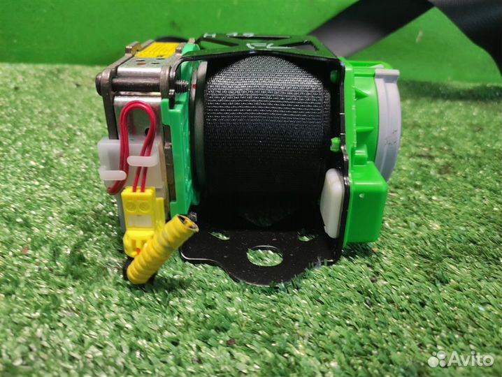 Ремень безопасности передний левый Toyota Auris E