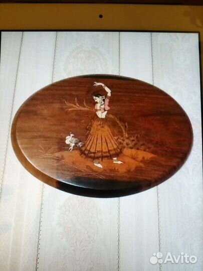 Панно из дерева