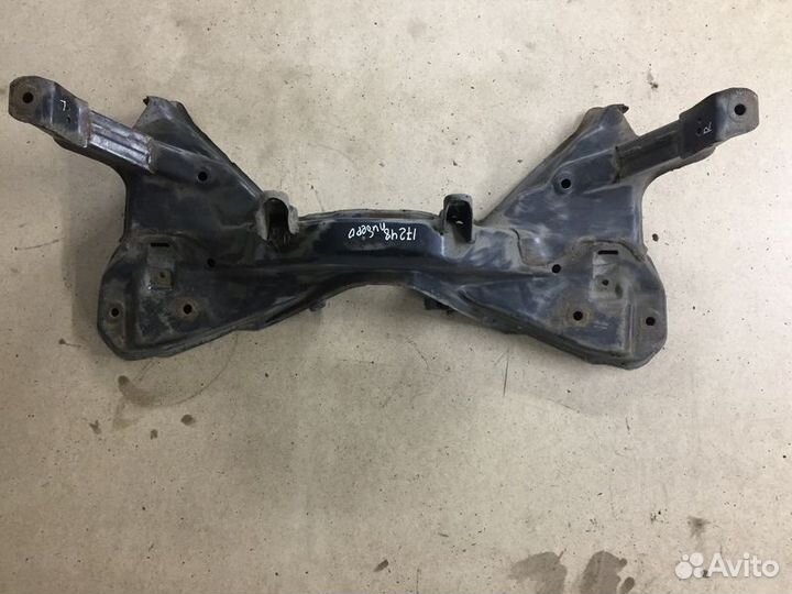 Балка передняя Mitsubishi Libero I рестайлинг (199