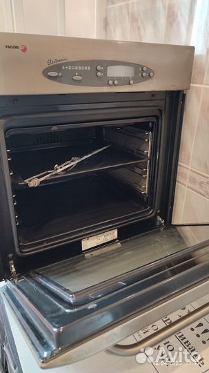 Продаю встраиваемый электрический духовой шкаф