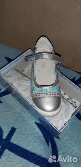 Босоножки для девочки новые 29