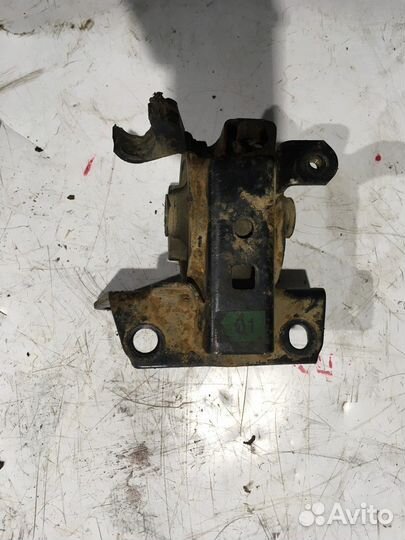 Опора двигателя (Toyota Corolla)