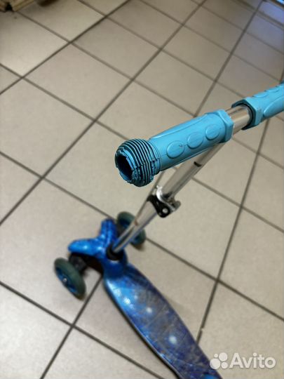 Самокат трехколесный