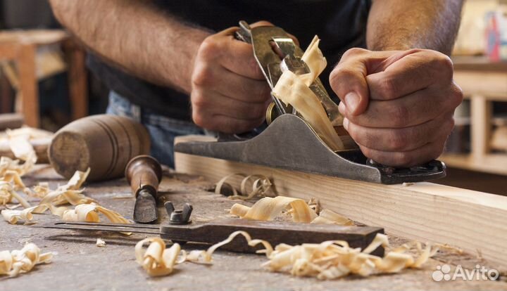 Помощник столяра