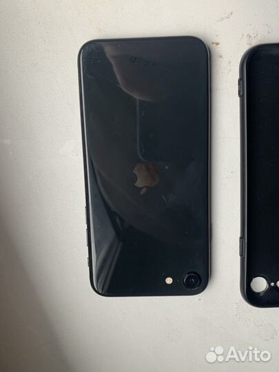 iPhone SE, 64 ГБ
