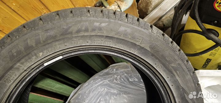 Bridgestone Blizzak Revo GZ 205/55 R16 91S