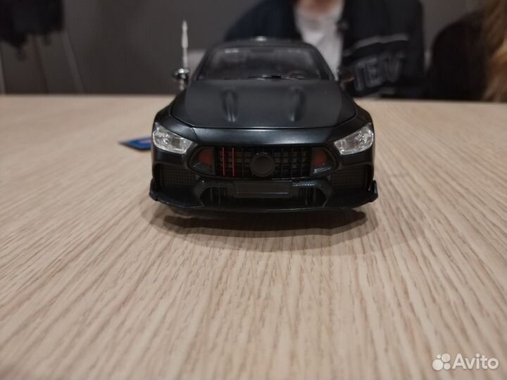 Коллекционная модель mercedes 