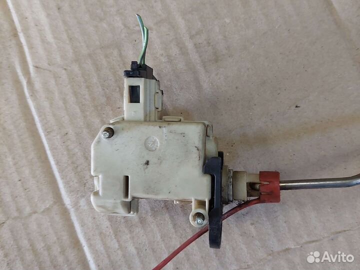 Активатор бензобака (багажника) Audi A6 C6 Golf