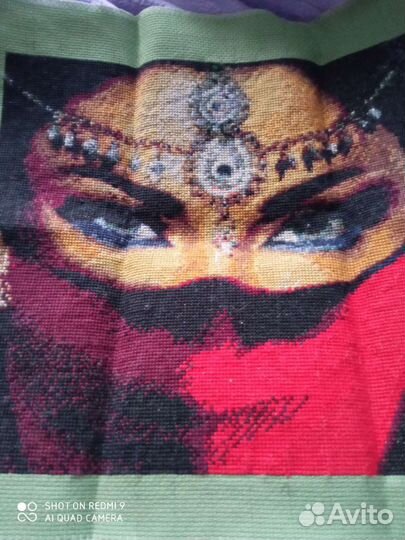 Вышитая картина. Взгляд