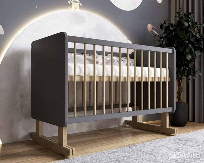 Кроватка для новорожденных с качалкой и матрасом