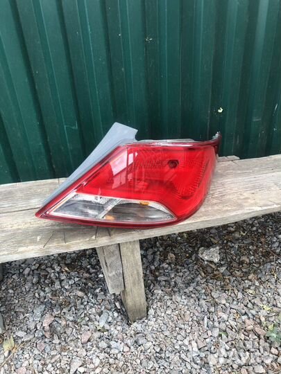 Фонарь задний правый на Hyundai Solaris