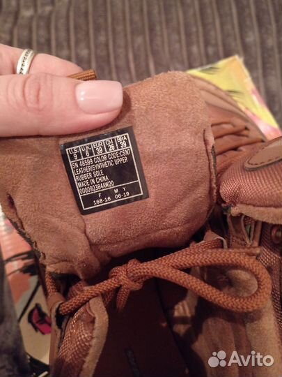 Кроссовки женские