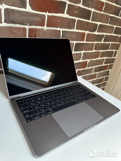 Macbook pro 13 2017 (space gray) touch bar