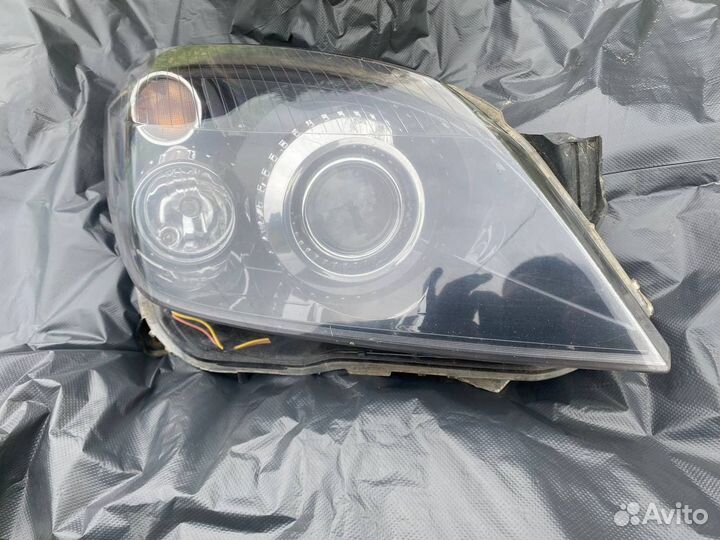 Правая фара opel astra h gtc