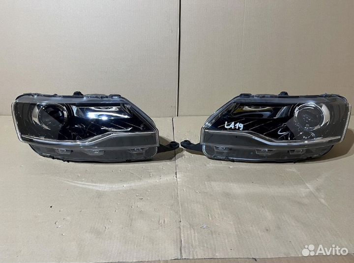 Skoda Rapid фары передние комплект