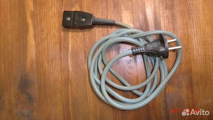 Электроутюг бытовой с терморегулятором рабочий