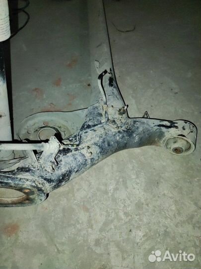 Балка подвески задняя Toyota Prius хэтчбек III