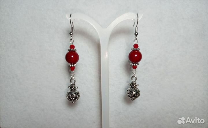 Серьги с бусинами коралла