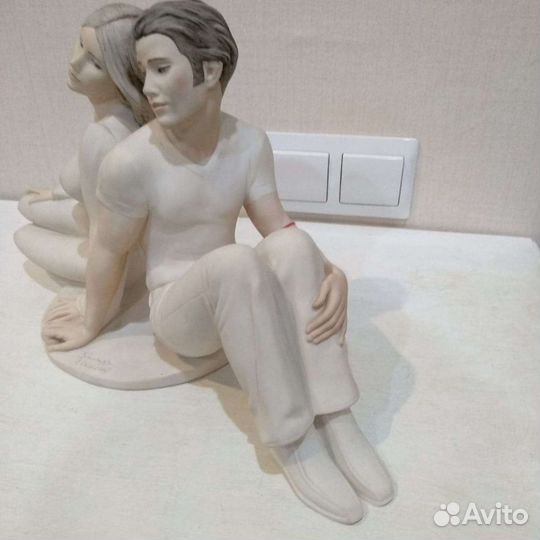 Фарфоровая статуэтка 