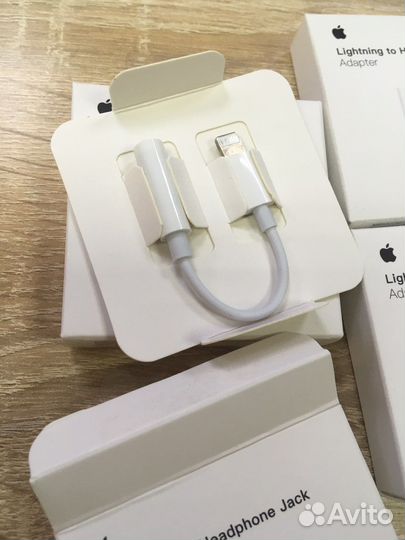 Адаптер Lightning to Headphone Jack