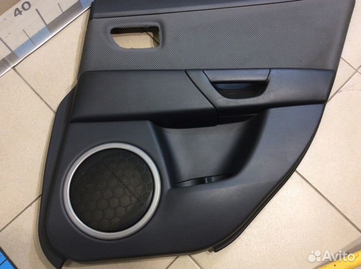 Обшивка двери задняя правая Mazda 3 BK LF5002300A