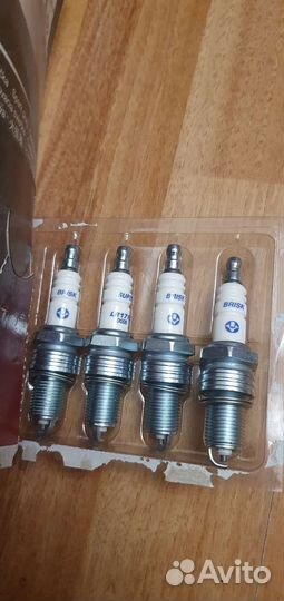 Комплект свечей 4 шт. lr17yc brisk 009 Новые
