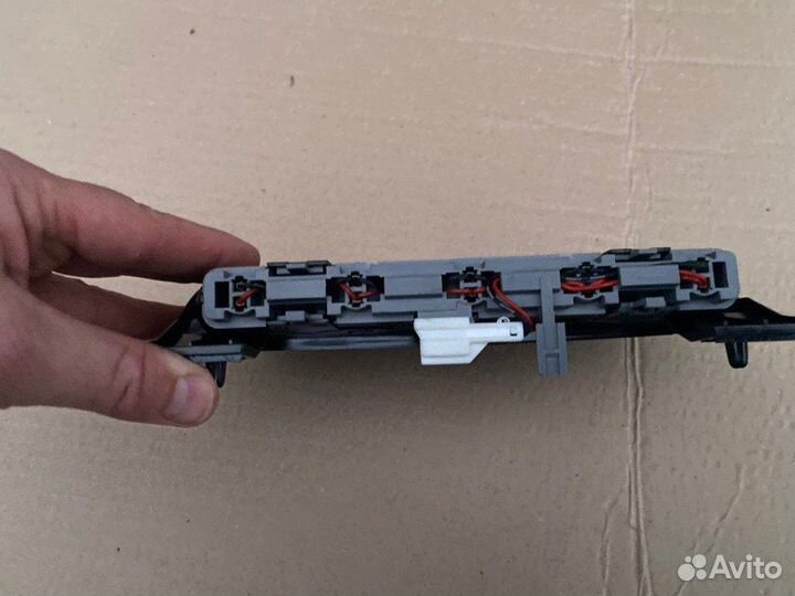 Фонарь стоп сигнала крышки багажника задний