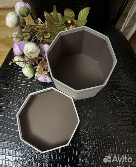 Подарочная коробка