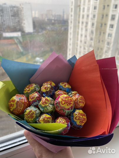 Маленький букет детям, сделана из цветной бумаги)