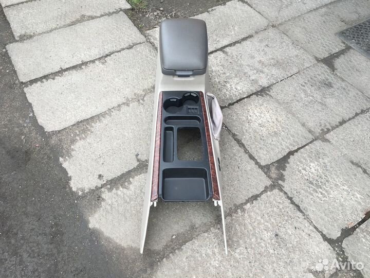 Подлокотник Kia Sorento 1